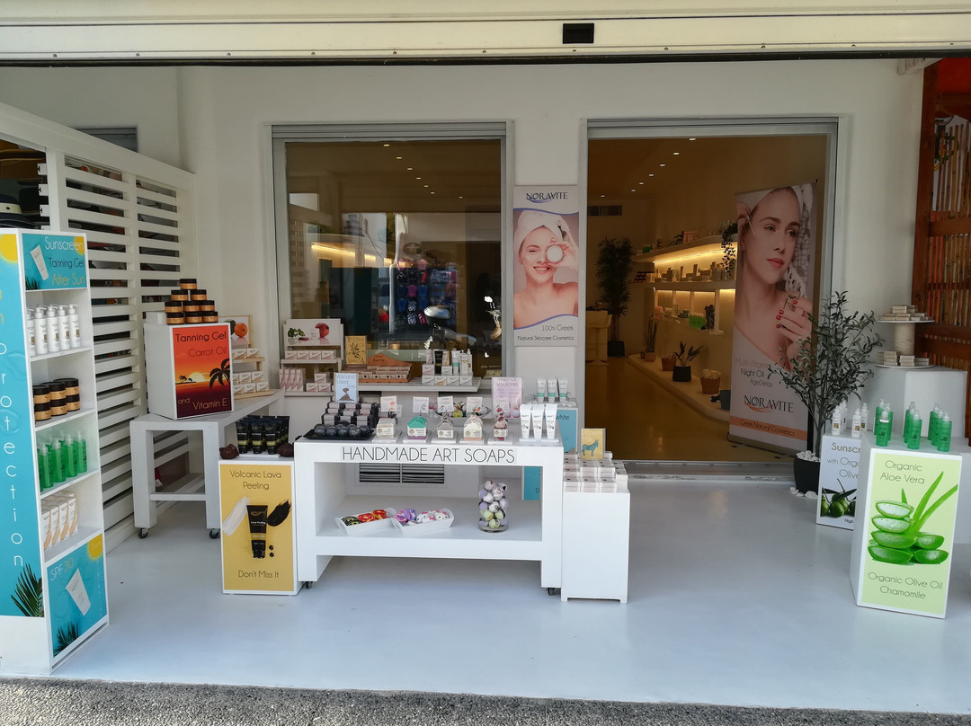 Noravite-卡马里必去景点