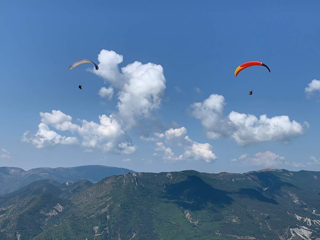 Ecole de Parapente Haut le Mains景点图片