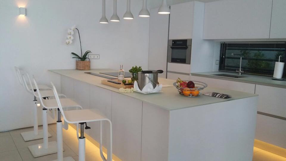 卡塔岩石酒店主图