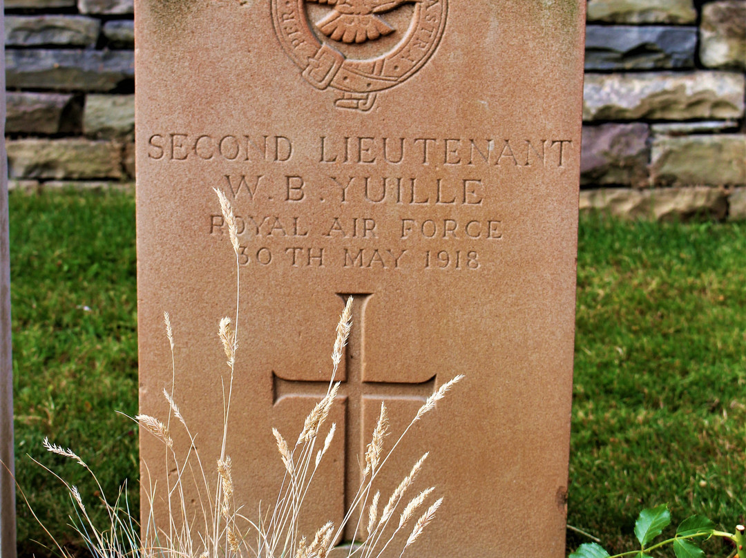 Longueau British cemetery-隆戈必去景点