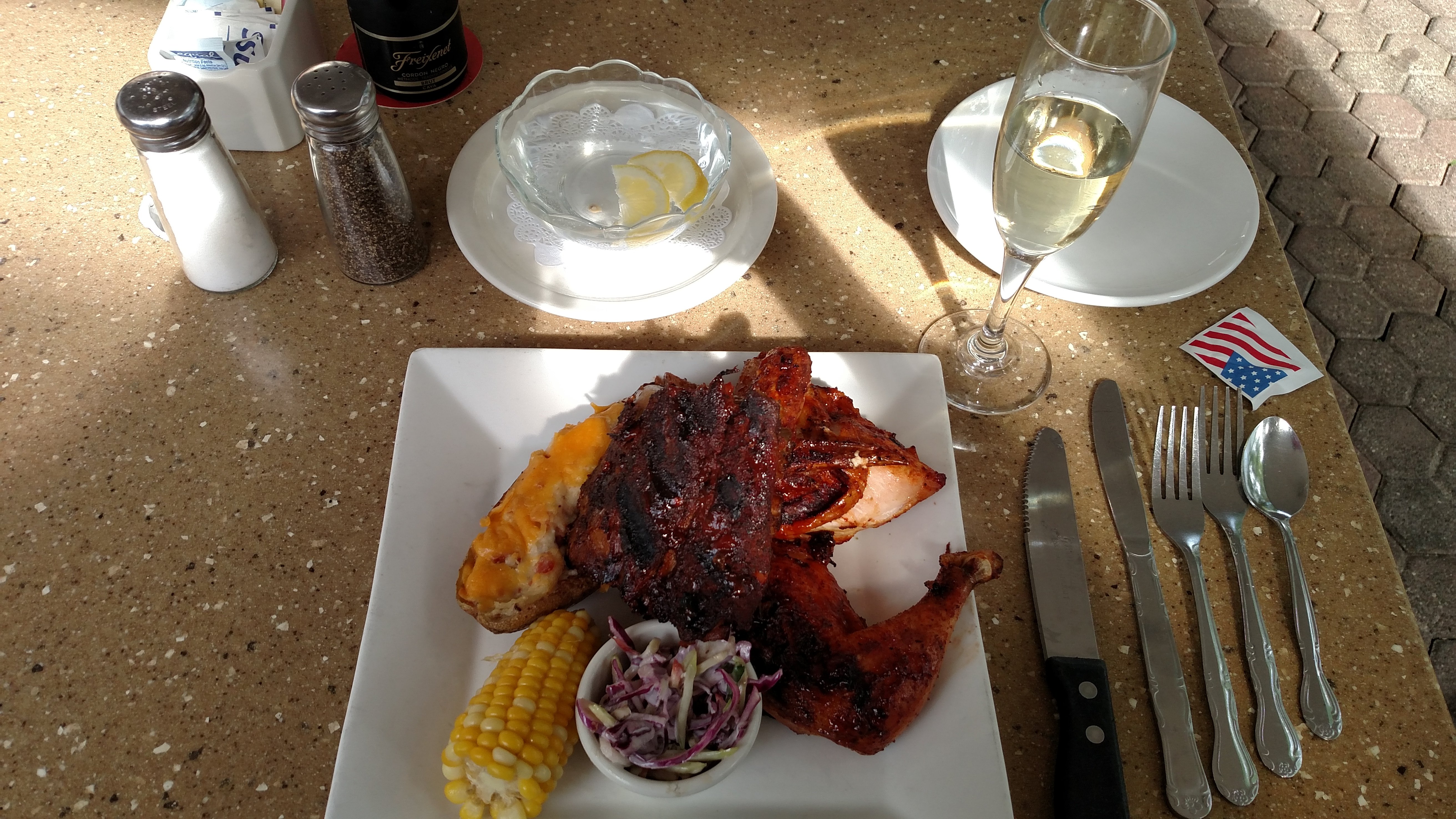 Bass Lake Taverne & Inn-餐饮