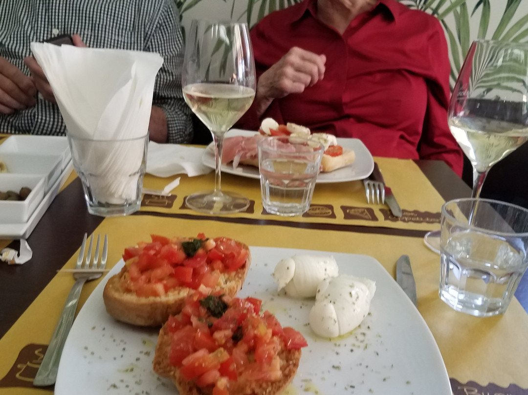 Tris bar-Cisternino必去景点