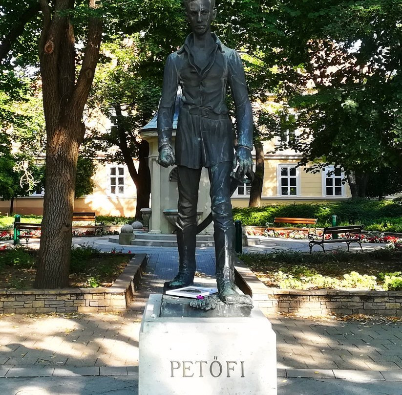 Statue of  Petőfi-久洛必去景点