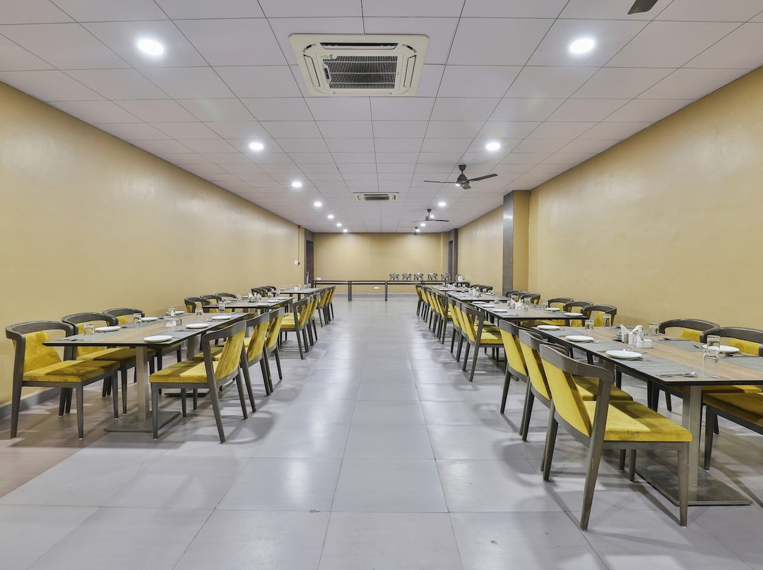 OYO 23338 Genx Surat主图