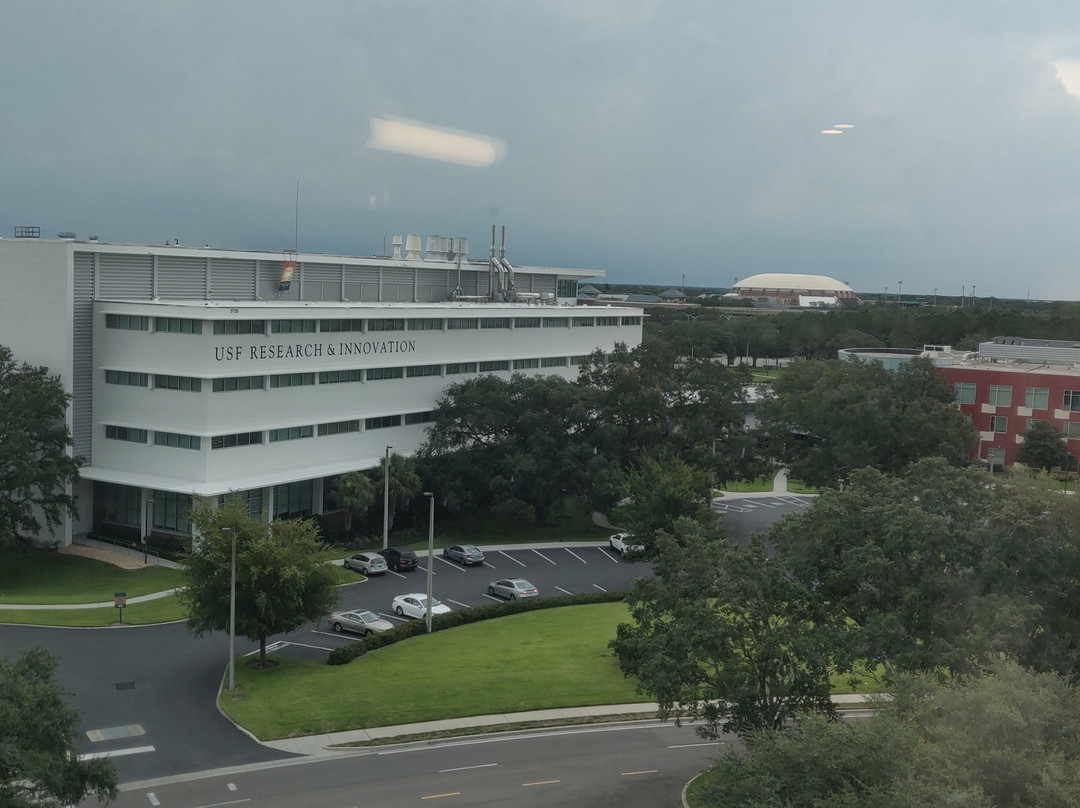 Embassy Suites by Hilton Tampa USF Near Busch Gardens主图