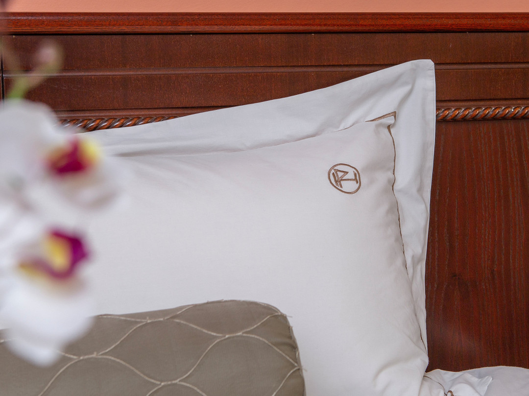 Pella Hotel主图