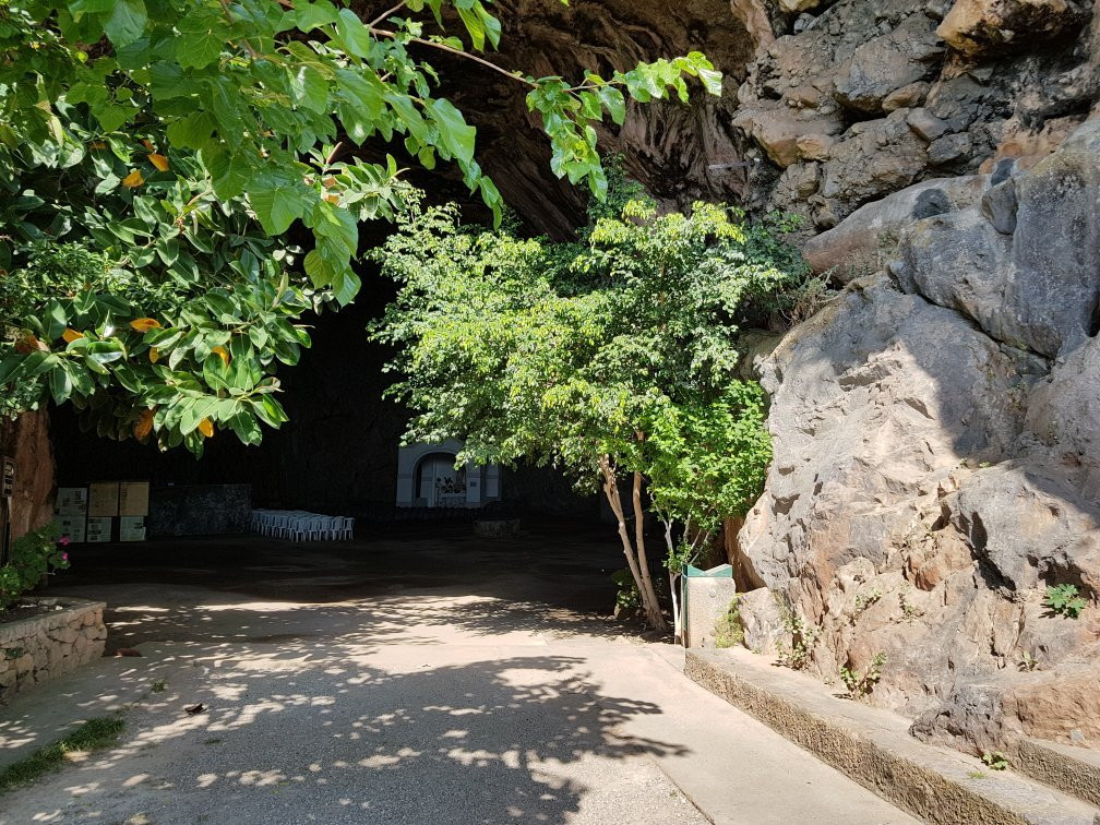 Diocesan Sanctuary of Madonna della Grotta景点图片