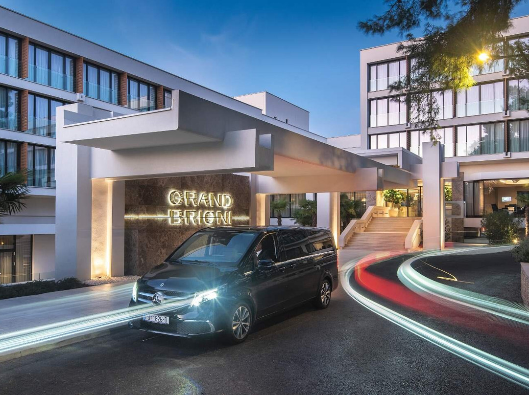 Drive Royal-罗维尼必去景点