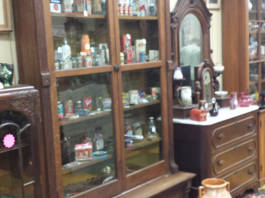 Queen Street Antiques-马丁斯堡必去景点