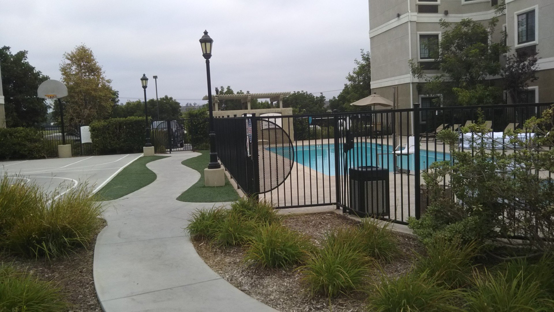 Staybridge Suites Irvine East/Lake Forest by IHG-泳池