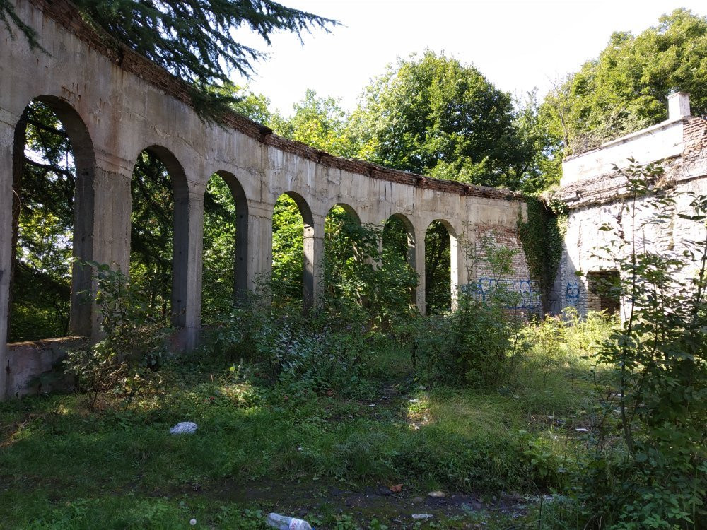 Abandoned Restaurant on the Akhun Mountain景点图片