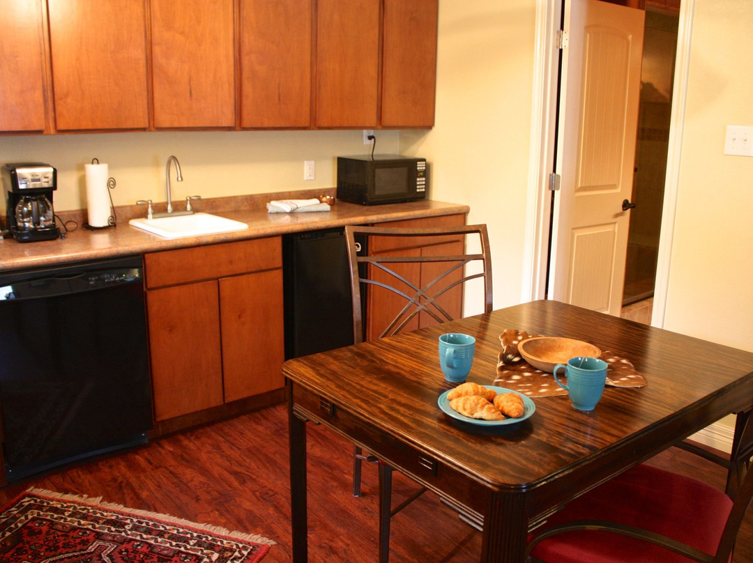 Carlton Club Inn Hotel主图