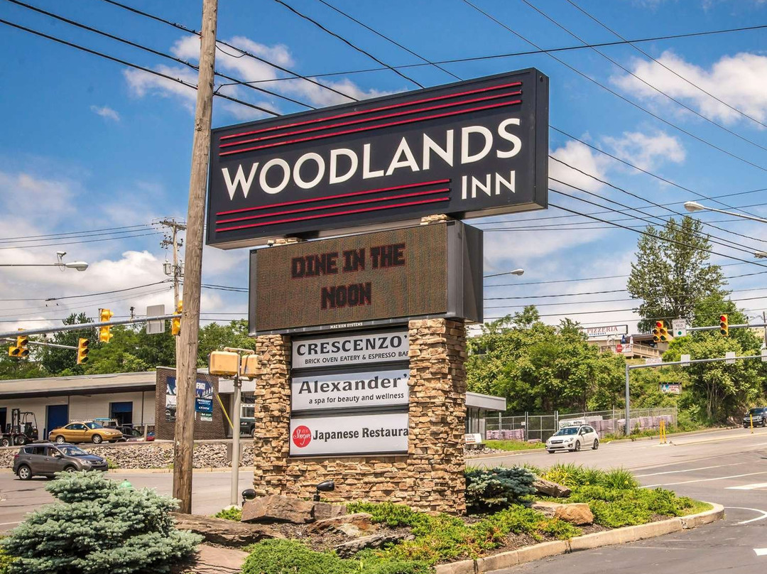 The Woodlands Inn主图