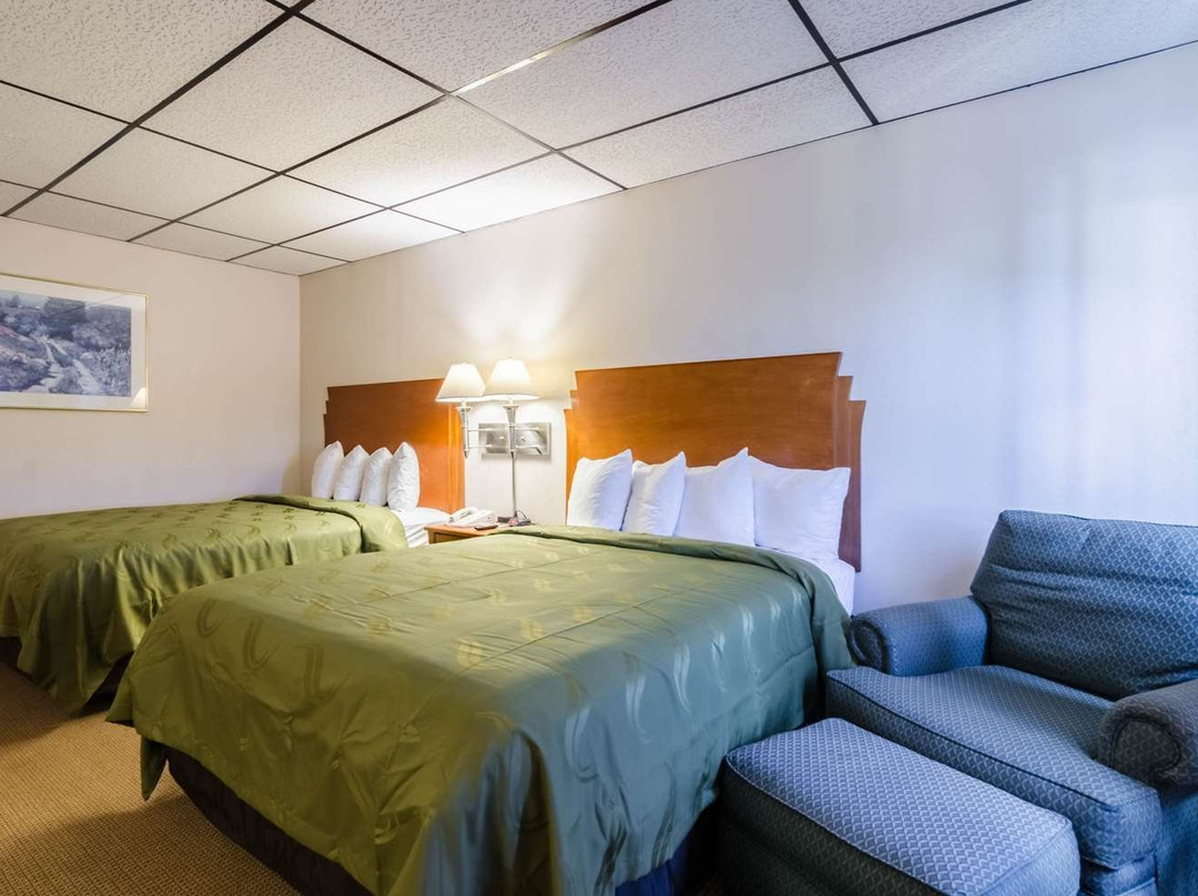 Sunflower Inn & Suites主图