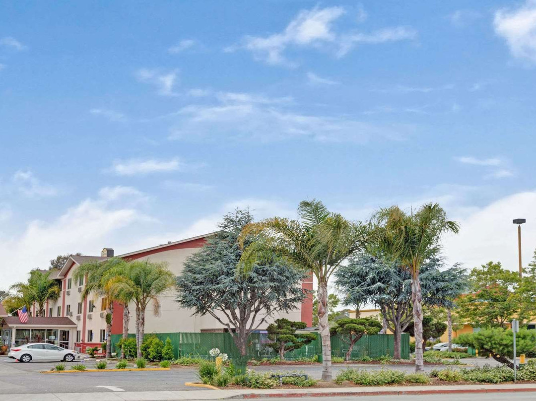 吉尔罗伊速8酒店主图