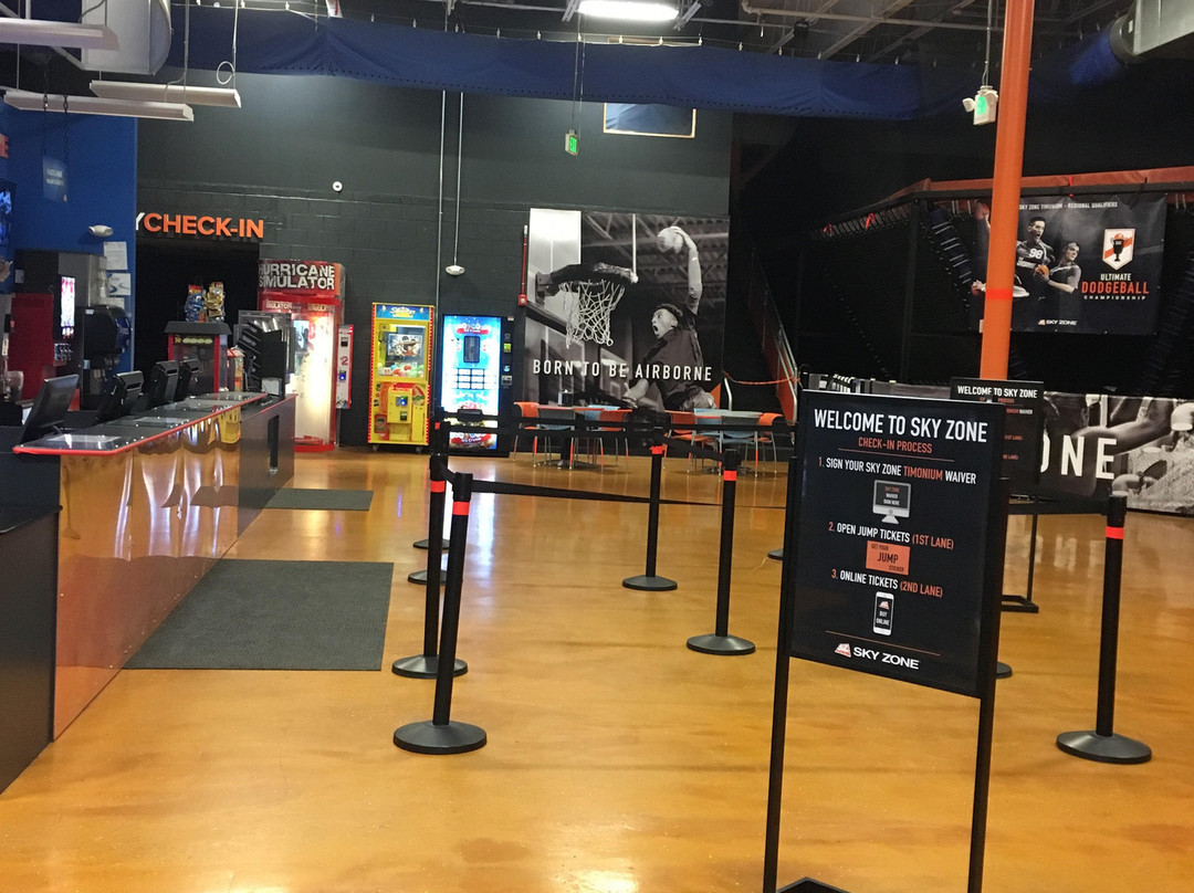 Sky Zone Trampoline Park景点图片