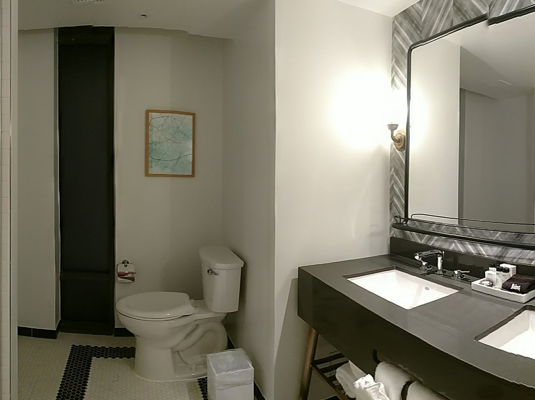 The Draftsman, Autograph Collection主图