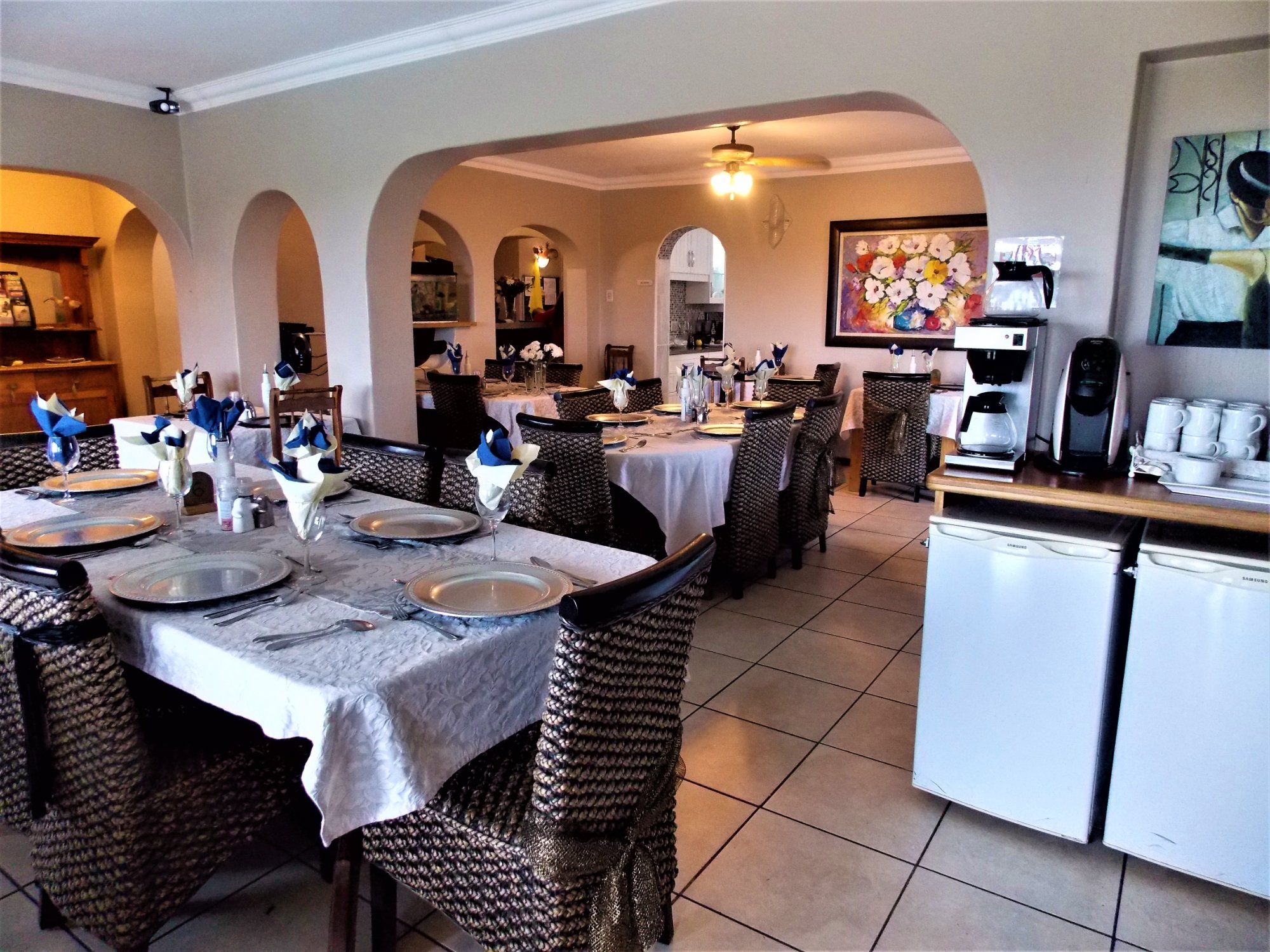 Bluewater Beachfront Guest House-餐饮