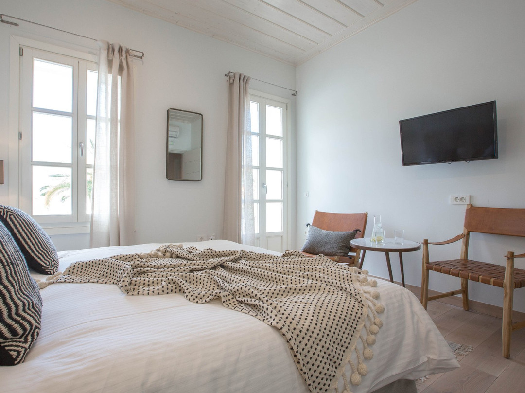 Amymone Suites