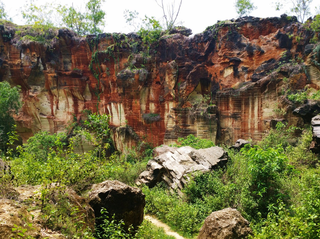 Arosbaya Limestone Hill景点图片