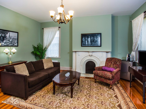 IHG Army Hotels Beat Navy House - Historia