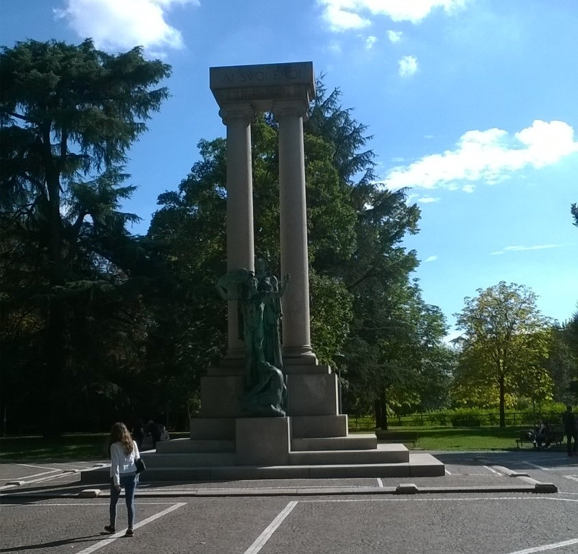 Monumento Vittoria Alata (Allea Novara)景点图片