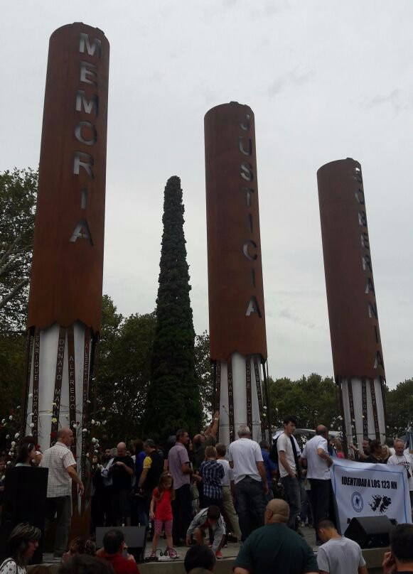 Plaza Malvinas景点图片