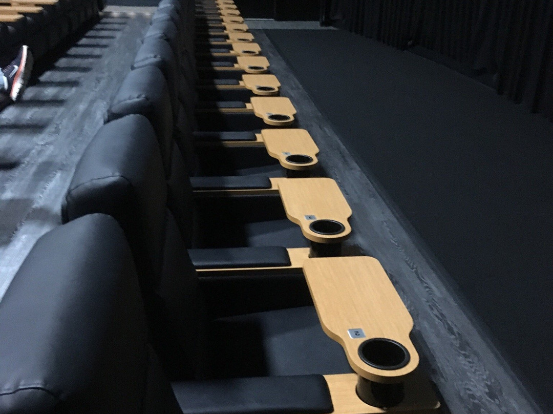 Regal Oakwood-好莱坞必去景点