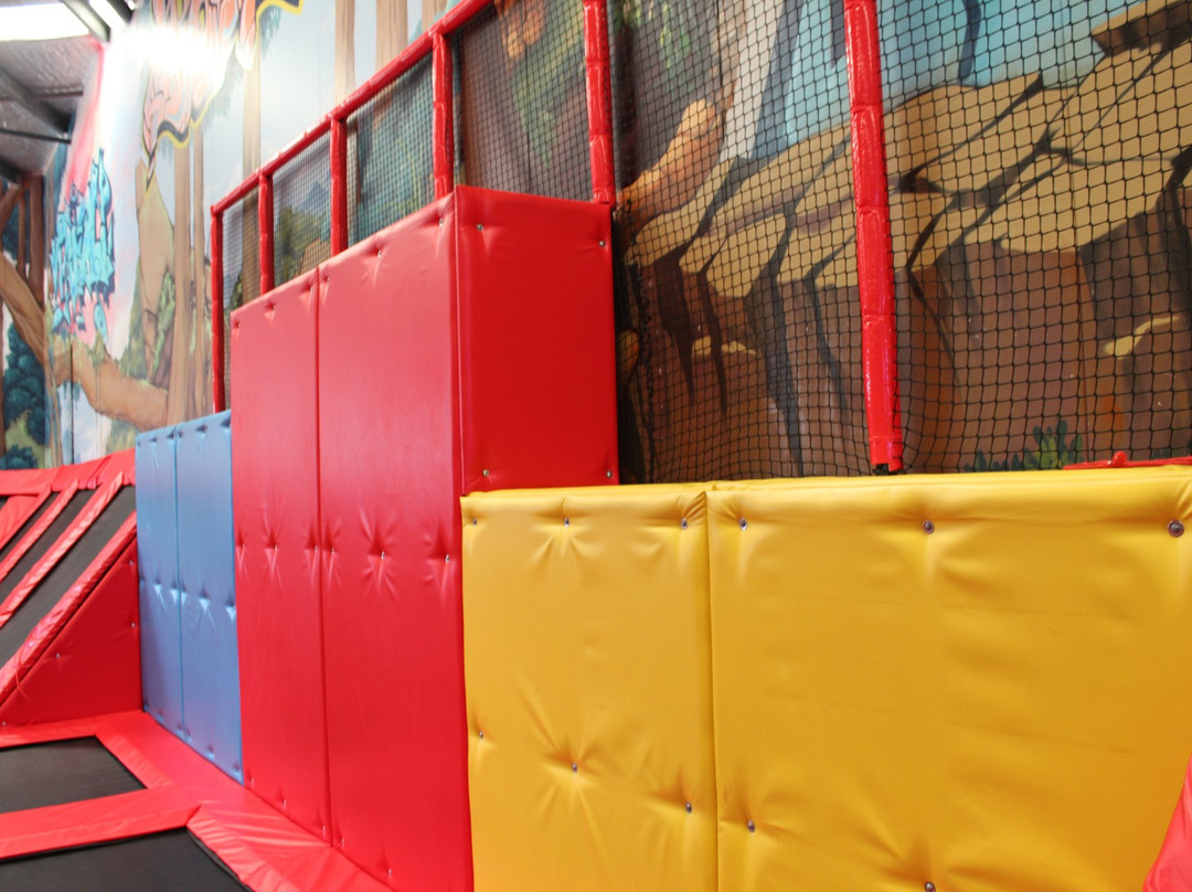 Sky High Indoor Trampoline Park景点图片