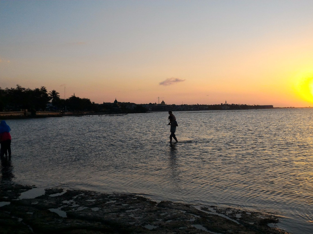 Lorena Beach-Paciran必去景点