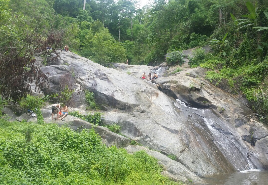 Mor Paeng Waterfall景点图片