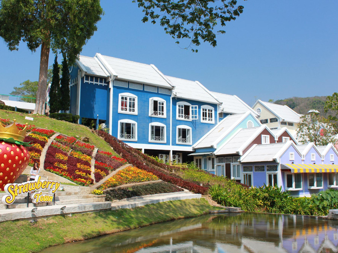 Strawberry Town-罗勇必去景点