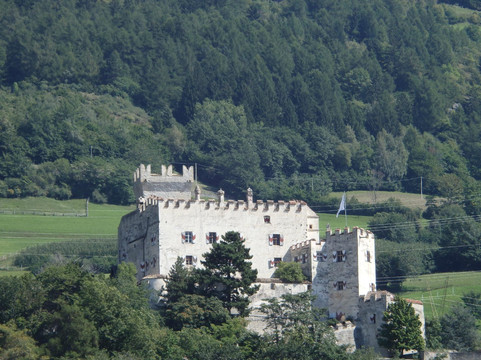 Prato allo Stelvio旅游景点-Castel Coira - Churburg