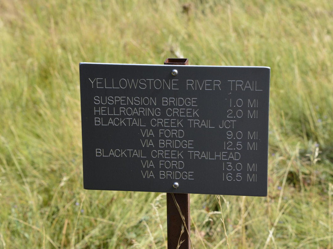 Hellroaring Creek Trailhead景点图片