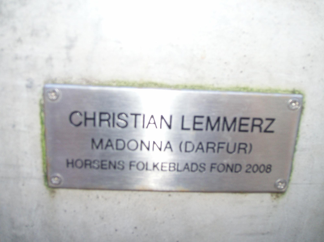 Madonna Sculpture - Christian Lemmerz-霍尔森斯必去景点
