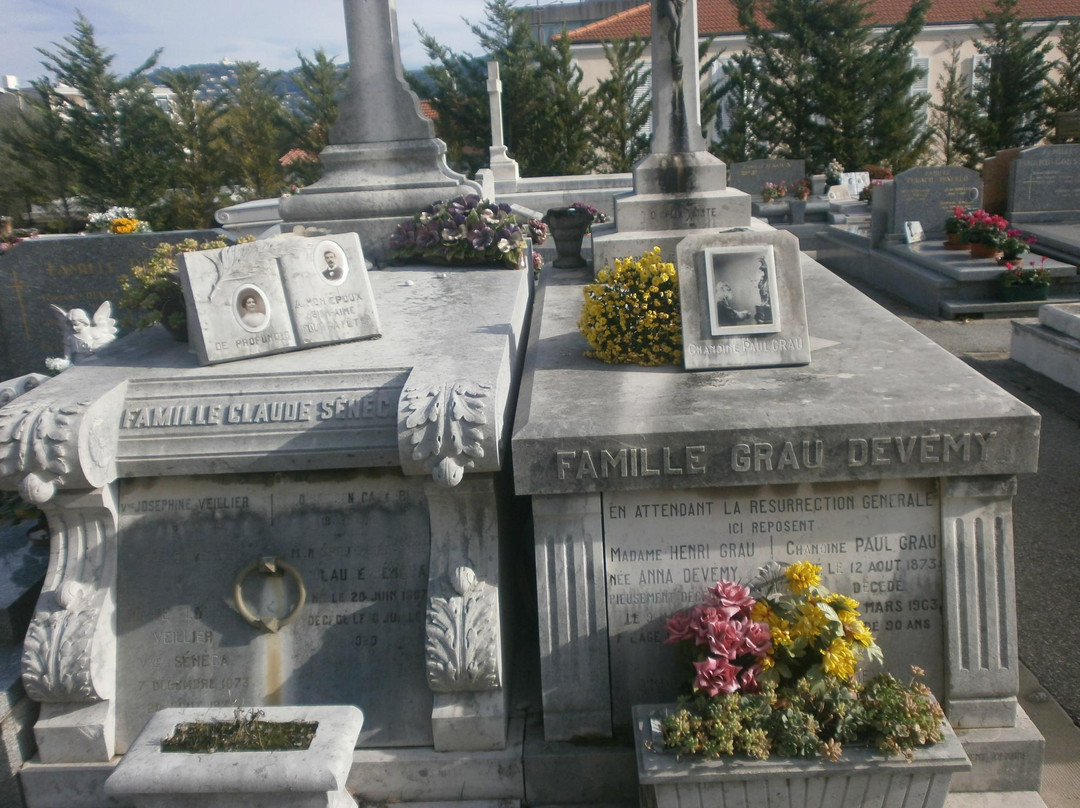 Cimetière du Grand Jas景点图片