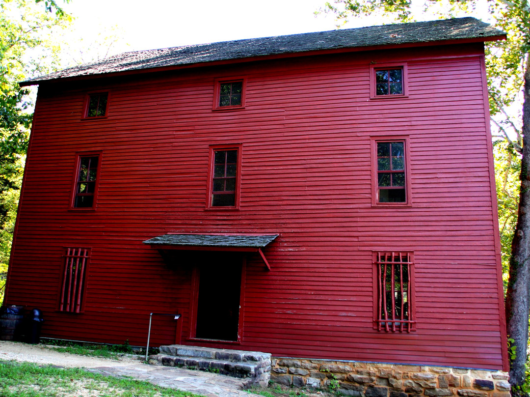 Alley Spring Grist Mill Historic Site景点图片
