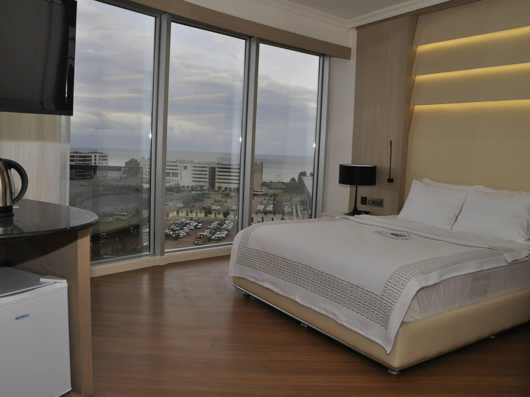 Three Pearl Hotel