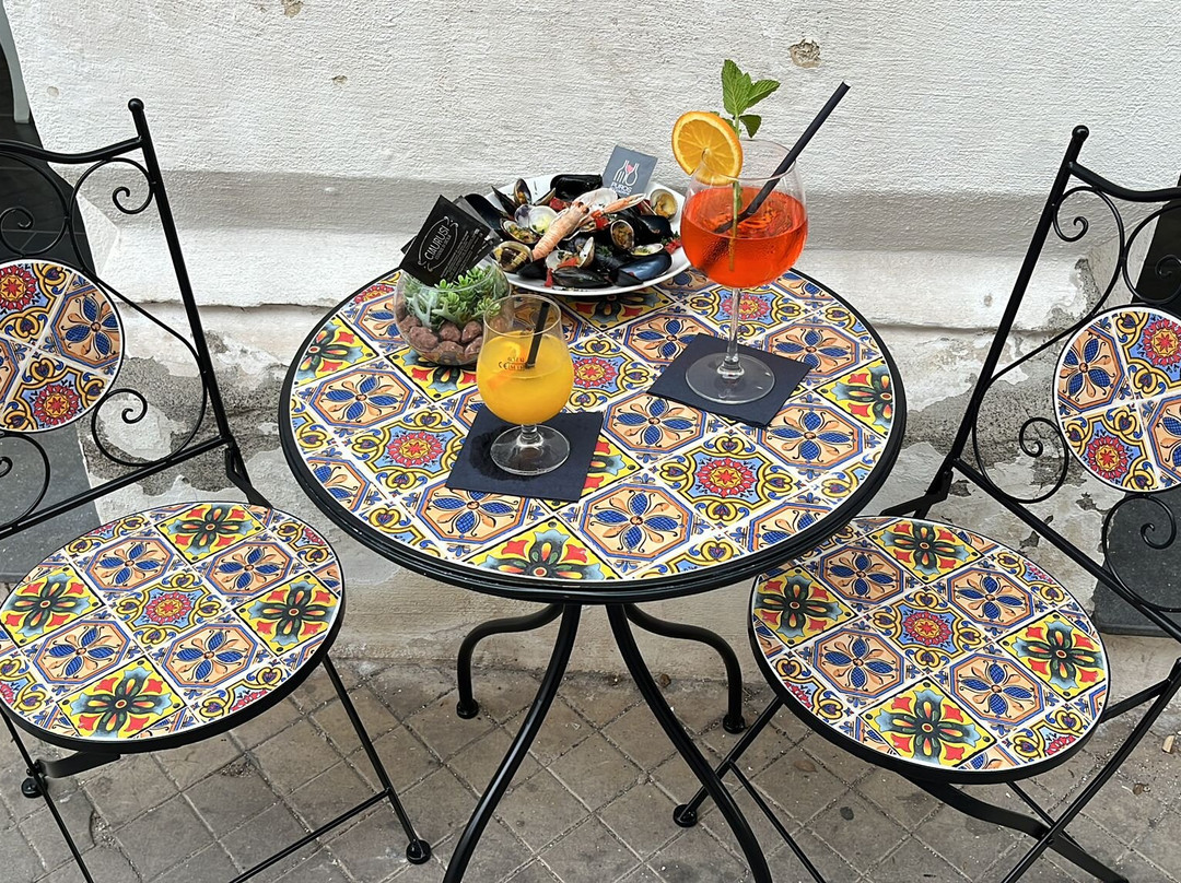 Puros Pizzeria Food & Drinks