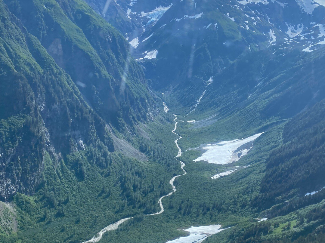 Yellowhead Heli-Tours-Stewart必去景点