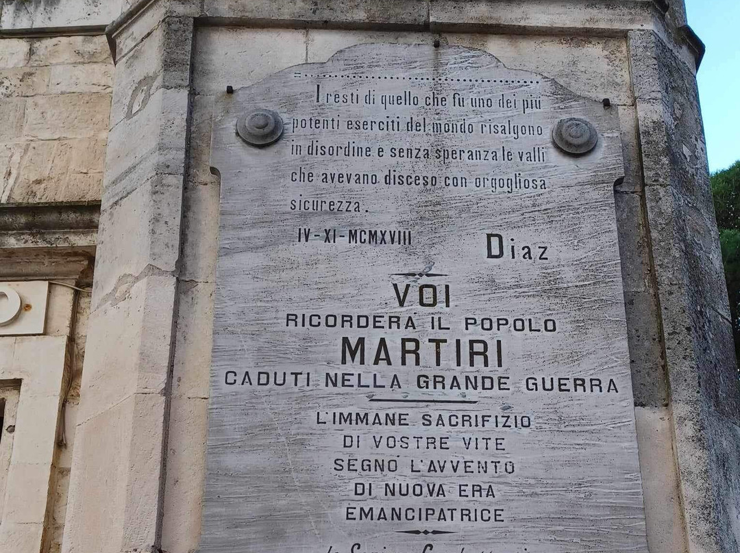 Piazza Vittorio Emanuele II-洛科罗通多必去景点