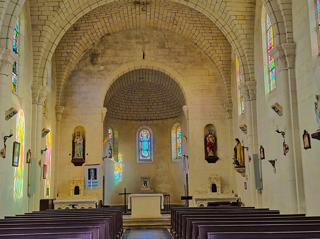 Eglise Notre-Dame-Immaculée à Port-de-Piles-沙泰勒罗必去景点