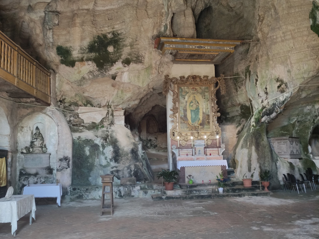 Grotta del Santuario di San Michele Arcangelo景点图片
