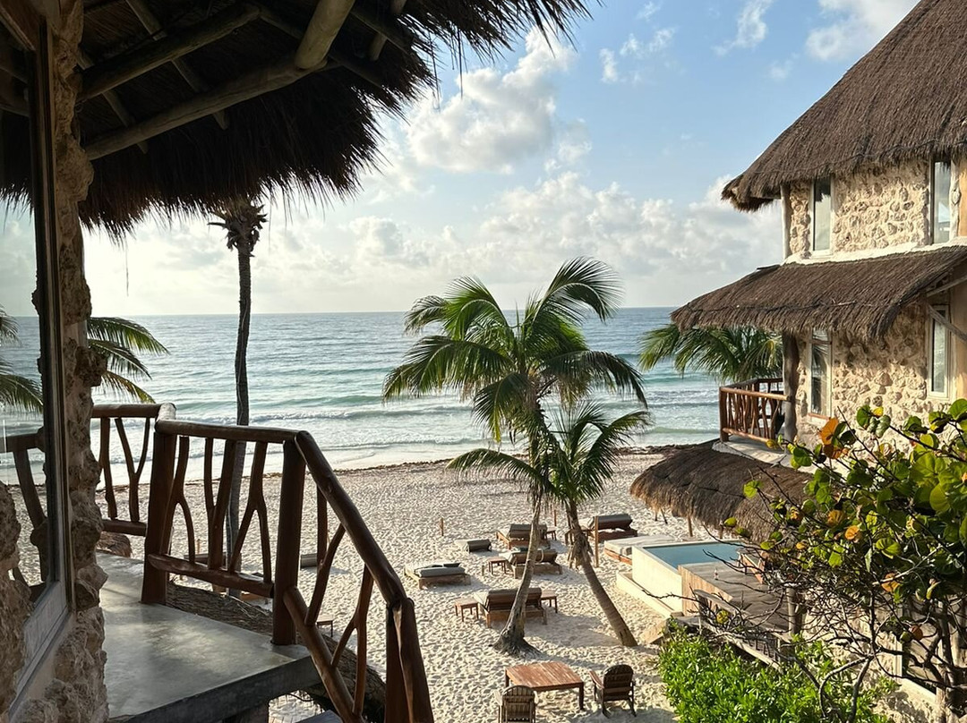 图兰阿赖耶阿华乌酒店主图