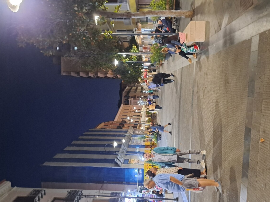 Piazza V. Veneto e Corso Garibaldi-阿格罗波利必去景点