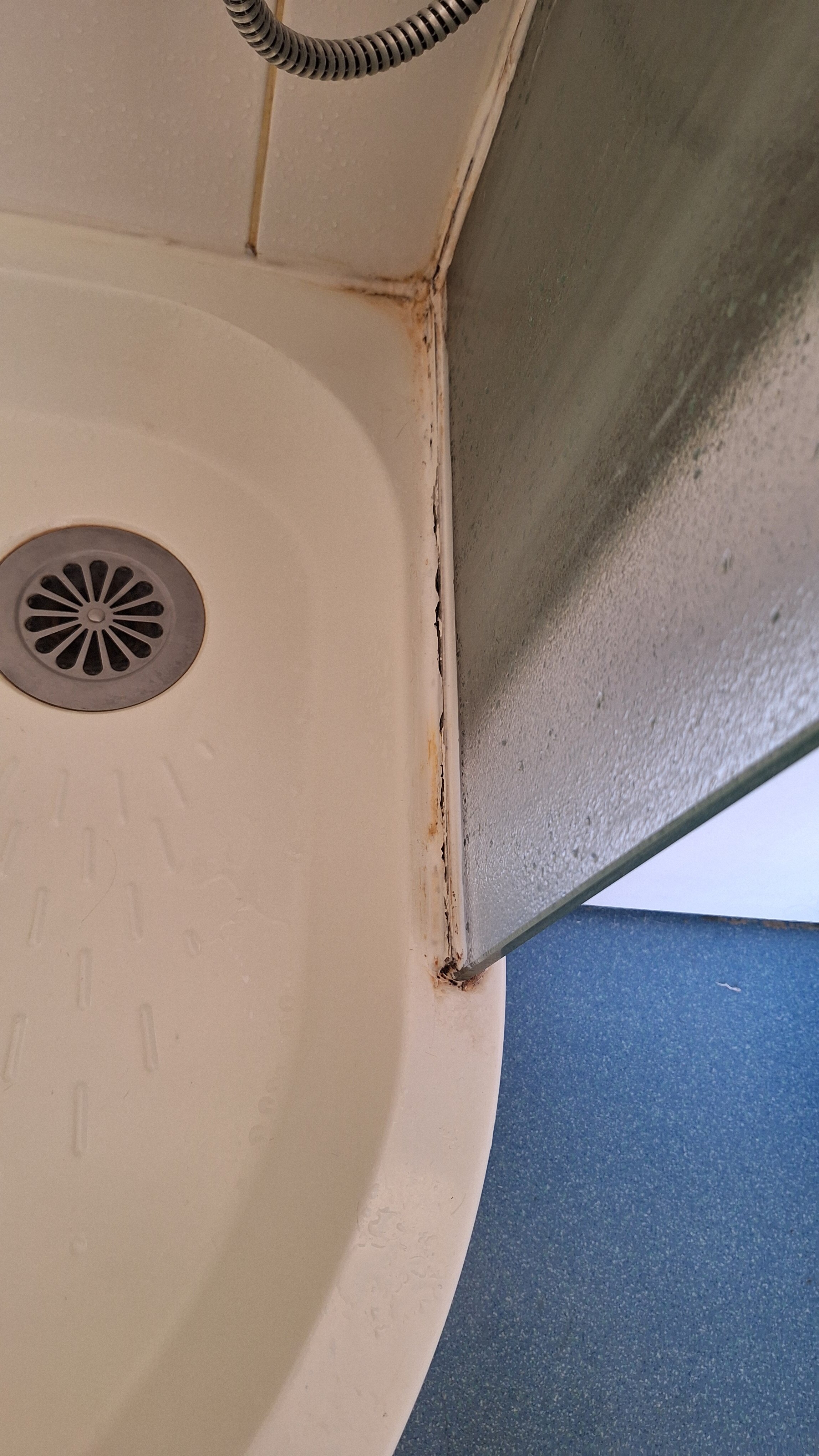 宜必思快捷沙特尔酒店-浴室