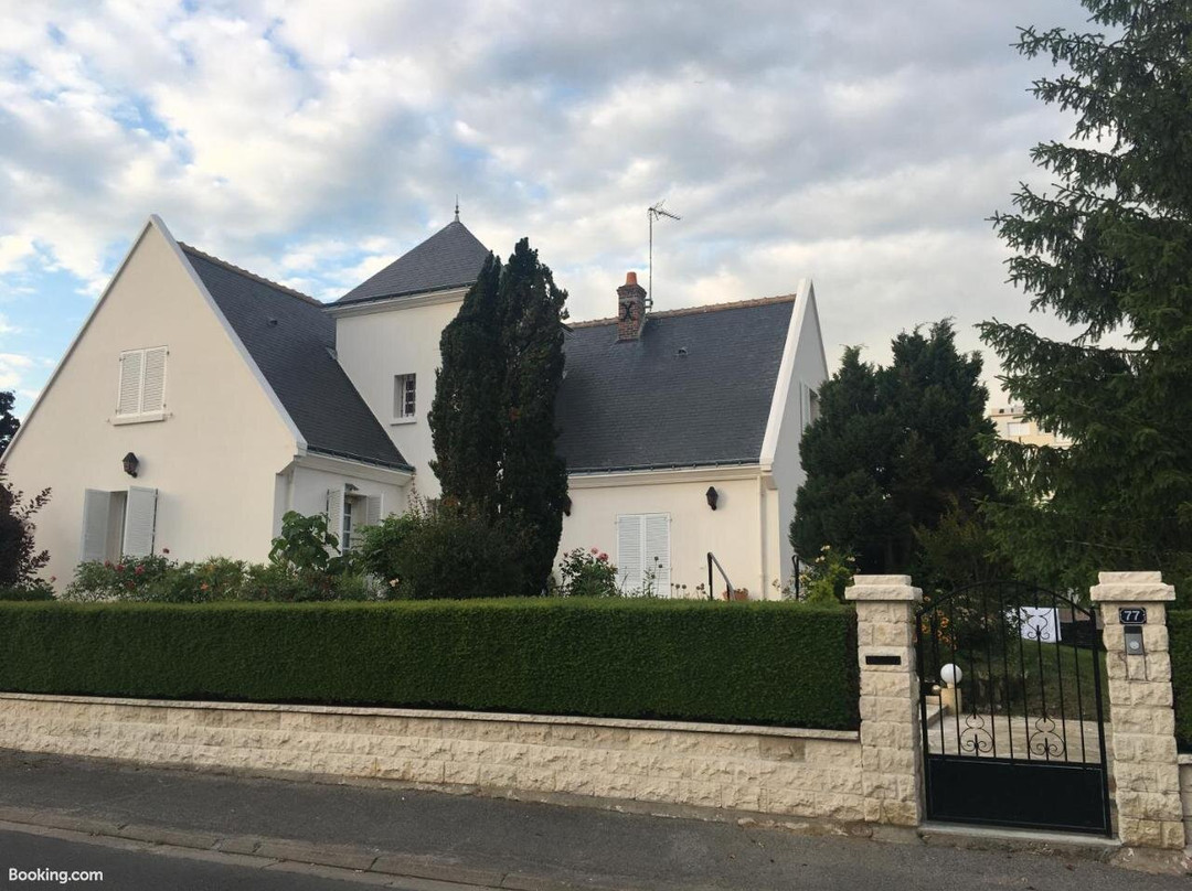 La Tour de Saint Cyr主图