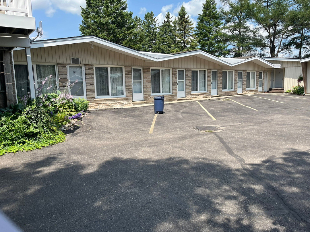 Stratford Suburban Motel主图