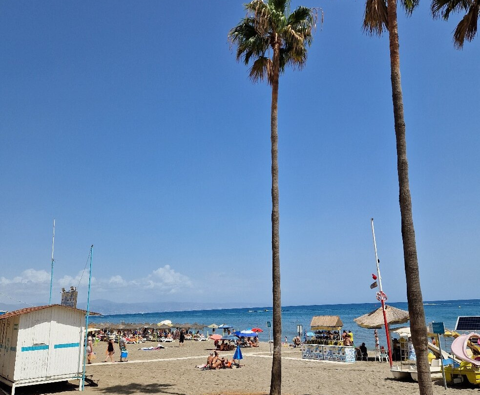 Playa de la Carihuela-托雷莫里诺斯必去景点