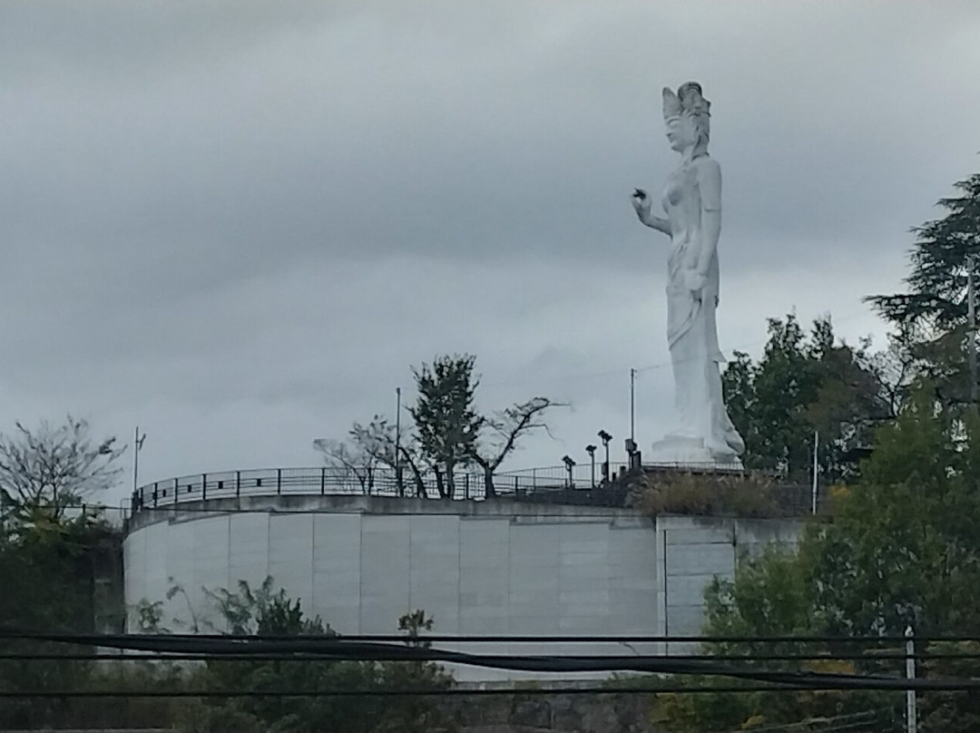 Nirasaki Heiwa Kannon Statue景点图片